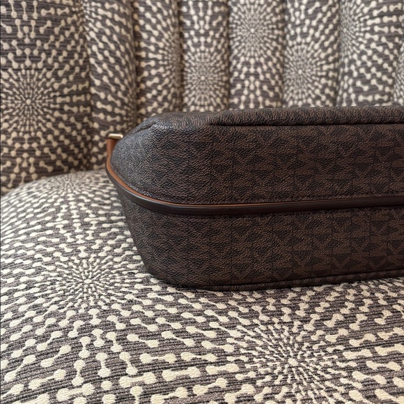 Michael Kors Brown and Cream Interior Bag - Picture 15 of 16